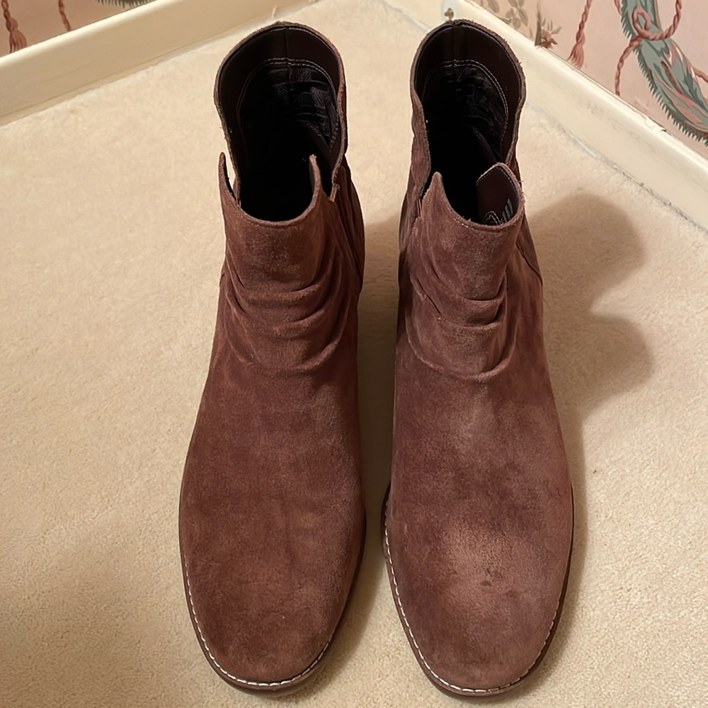 COLE HAAN BROWN SUEDE ANKLE BOOTS size 9
